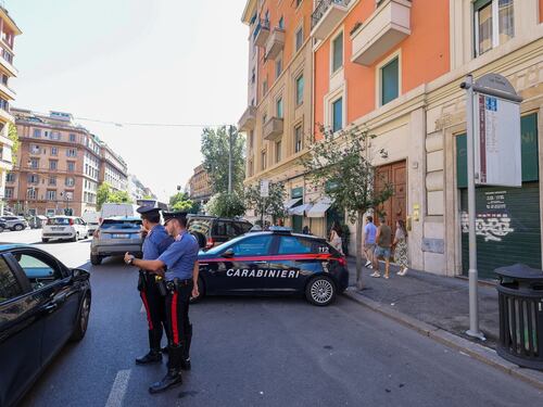 Caccia al "cecchino" di Prati con le analisi balistiche. E spuntano altri casi