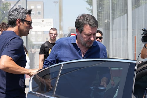 Roggero: Salvini apre a candidatura e modifica legge, mentre insorge l'opposizione