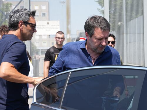 Roggero: Salvini apre a candidatura e modifica legge, mentre insorge l'opposizione