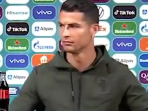 Coca Cola, il video di Ronaldo scatena il panico: il titolo crolla in Borsa