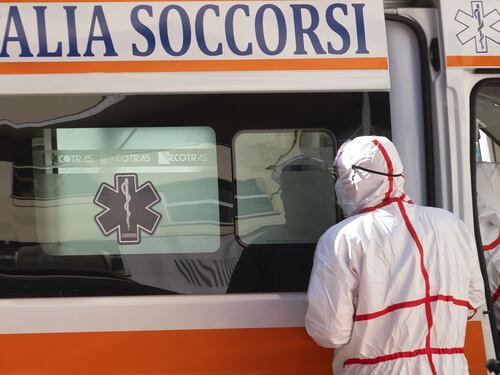 Dramma a Lodi, titolare del bar trovato morto nel locale: aveva 54 anni