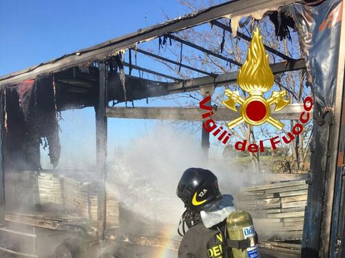Tir in fiamme sul Raccordo Anulare