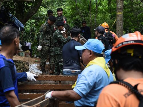 Manca l’ossigeno, nella grotta è sempre più emergenza