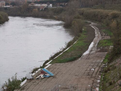Ecco la spiaggia della Raggi sul Tevere a Ponte Marconi