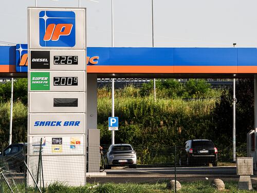 Prezzi benzina, la corsa non si arresta anche dopo lo sconto sulle accise: le nuove medie
