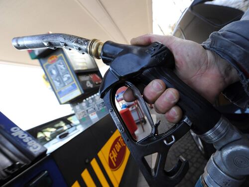 Carburanti, scendono i prezzi