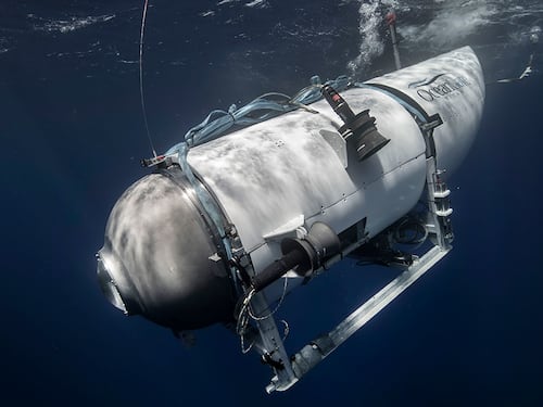 Titan e Titanic, l’incredibile legame della moglie del Ceo di OceanGate. Che rischia la morte