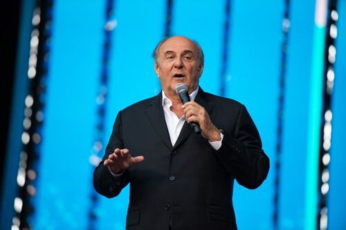 Gerry Scotti chiude commenti su Instagram dopo la puntata di Falsissimo