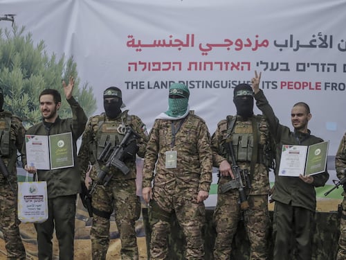 Gaza, c’è l’accordo Hamas-Usa: consegna di armi e mappe dei tunnel per il riconoscimento