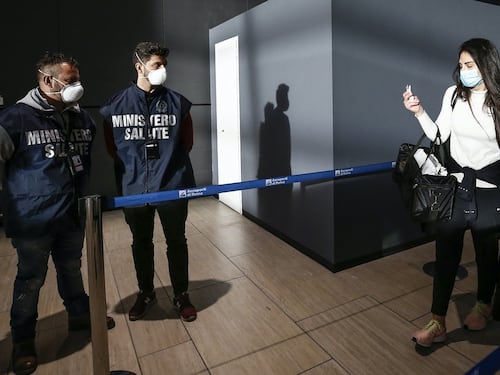Dopo la Cina il virus mutato di Londra. Paura a Fiumicino per due voli