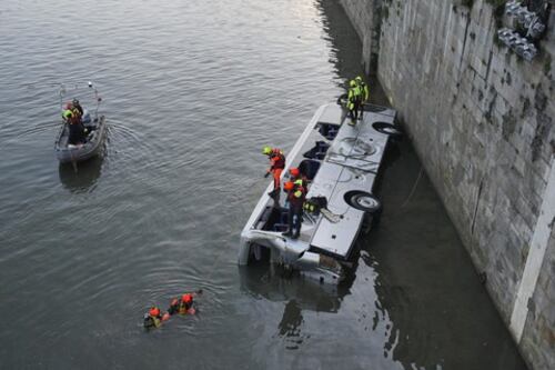 Torino, il bus precipitato nel Po andava a prendere una scolaresca in gita