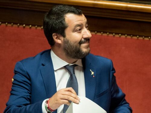 Salvini: "Tanti nemici, tanto onore!". Cita Mussolini e scoppia la bufera