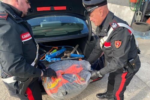 La banda del buco si perde nella fogna. Arnesi trovati in un tunnel sul Tevere