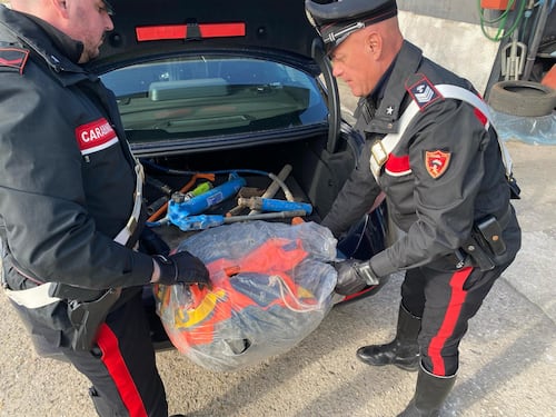 La banda del buco si perde nella fogna. Arnesi trovati in un tunnel sul Tevere