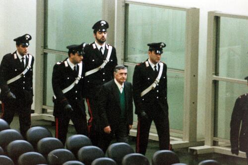 Totò Riina da Corleone a "capo dei capi". Delitti e misteri del padrino