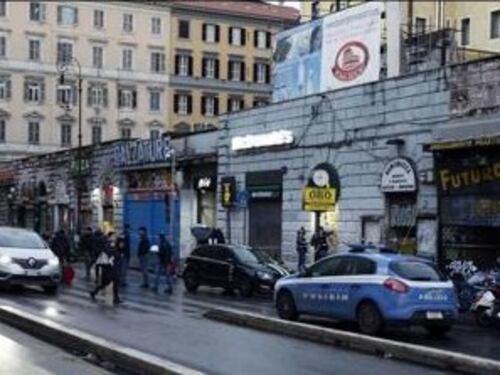 Arrestano rapinatori rom, poliziotti aggrediti. Uno spara in aria