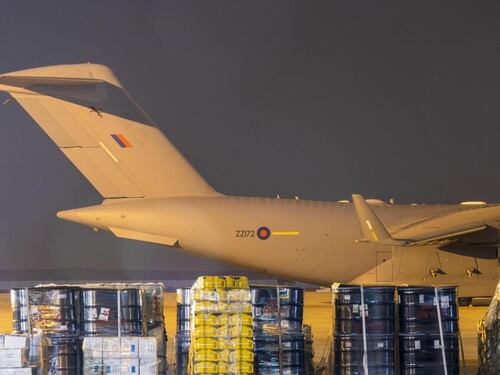 Hong Kong, aereo cargo esce di pista durante l'atterraggio: due morti