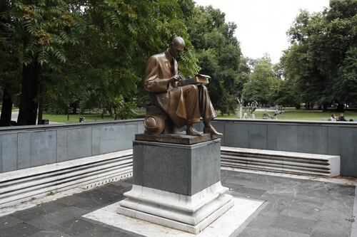 Indro Montanelli, giù le mani dalla statua del grandissimo giornalista