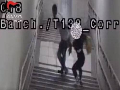 Nigeriano tenta di stuprare ragazza in stazione. Lei si salva grazie a spray urticante