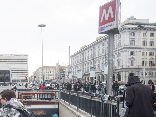 Metro, la linea A verso il Vaticano presa d'assalto dai borseggiatori: "Più di 100"