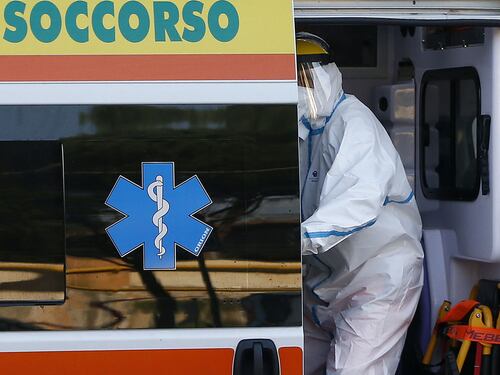 Nel Lazio sono finiti i posti Covid. Da oggi sei fortunato se resti in barella