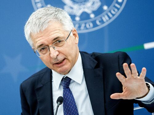 Bomba sulle pensioni. Il report riservato dell'Fmi: "Stop alle uscite anticipate dal lavoro". Addio a Quota 100?