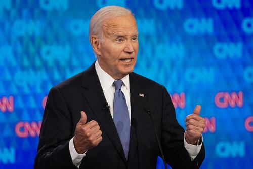 Usa, il geriatra e il flop di Biden: “Potrebbe avere il Parkinson”. Tutti i sintomi sospetti