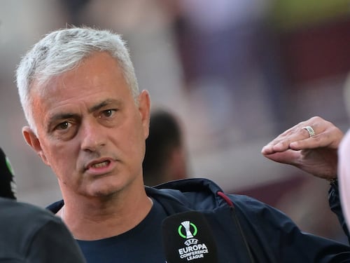 Josè Mourinho scaccia via la scaramanzia: "Litigo con chi ce l'ha"