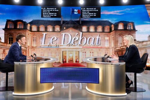 Presidenziali Francia, colpo basso di Macron: "Lei dipende da Putin". La replica di Le Pen, scintille al dibattito tv