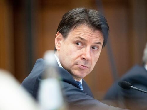 L'ultima bugia di Conte: "Torno a fare l'avvocato". Sei mesi fa diceva il contrario