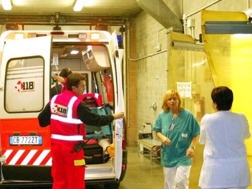 Gra, Motociclista scivola sull'asfalto e muore