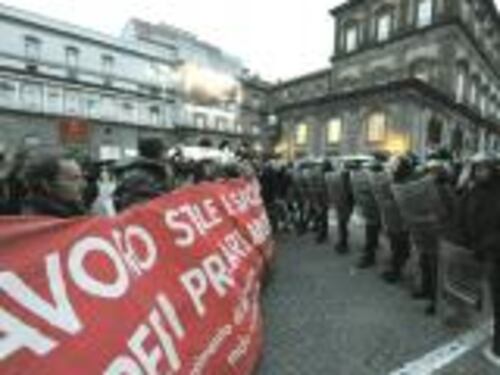 Soltanto otto in piazza a contestare Silvio