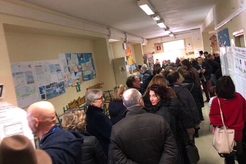 File chilometriche e ingressi bloccati, caos ai seggi in tutta Roma