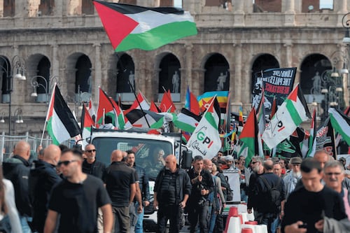 Ci hanno rotto il venerdì: il ritorno dei “gretini” tra scioperi e cortei