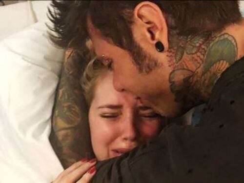 Chiara Ferragni e Fedez, le lacrime e Leone Lucia in braccio a papà