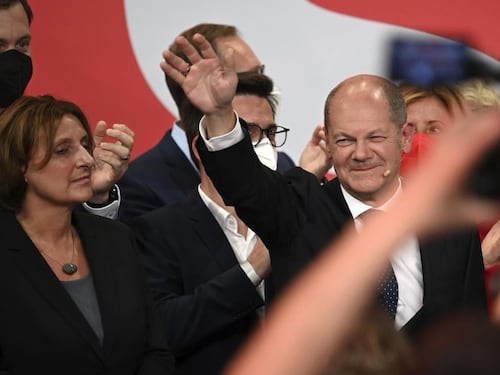 Elezioni Germania, Spd avanti sul blocco Cdu-Csu. Rebus governo, duello Scholz-Laschet per la cancelleria