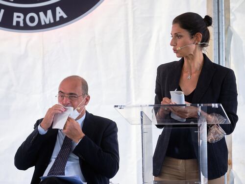 La Raggi fa l'accordo con la Regione per lo stadio ma ormai è tardi