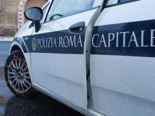 Ostiense, scontro tra uno scooter e un'auto: muore un 44enne