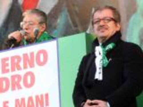 A Milano la piazza fischia il Senatùr