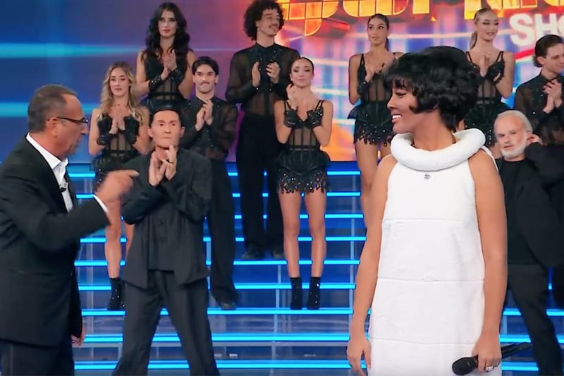 Ascolti Tv, Tale e Quale Show supera Il Volo. Affari tuoi leader, il Tavolo di Fazio non decolla