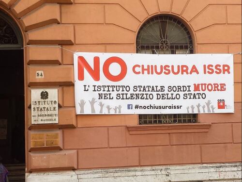 Nomentana, l'Istituto per sordi a rischio chiusura: i lavoratori protestano davanti al Ministero