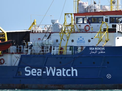 Sea-Watch 5, multa e fermo di 45 giorni. E la Ong "conferma" la violazione