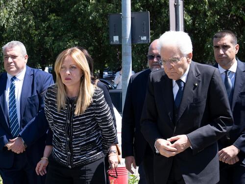 Mattarella e Meloni incontrano i feriti. Proposta medaglia per l'eroe che ha bloccato El Koudri