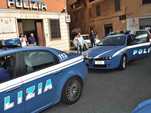 Giovane aggredito con coltello e mazza da baseball