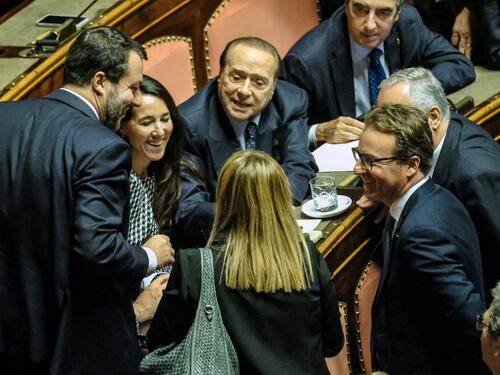 Sondaggio Porta a Porta, Forza Italia mette la freccia sul Terzo Polo. Centrodestra verso il 50%