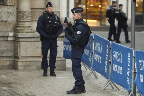 Francia, arresti per falsi allarmi bomba. Darmanin rivela chi sono