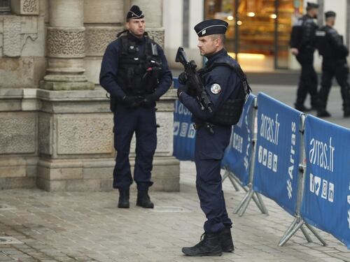 Francia, arresti per falsi allarmi bomba. Darmanin rivela chi sono