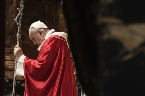 Oltre duecentomila vittime di preti pedofili. La decisione estrema della Chiesa francese per risarcirli