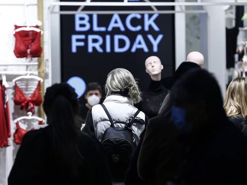 Black Friday, scatta la corsa allo shopping da 3,5 miliardi. Boom di acquisti online