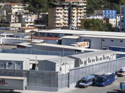 Migranti, i giudici rinviano alla Corte di Giustizia Ue. Gasparri: "Sfida dal sapore politico"